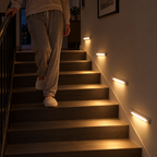 LED Leuchten an der Treppe
